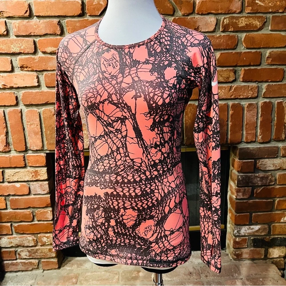 Nike Pro Women’s Active Wear Long Sleeve Top Sz Small Pink Thumb Holes Casual